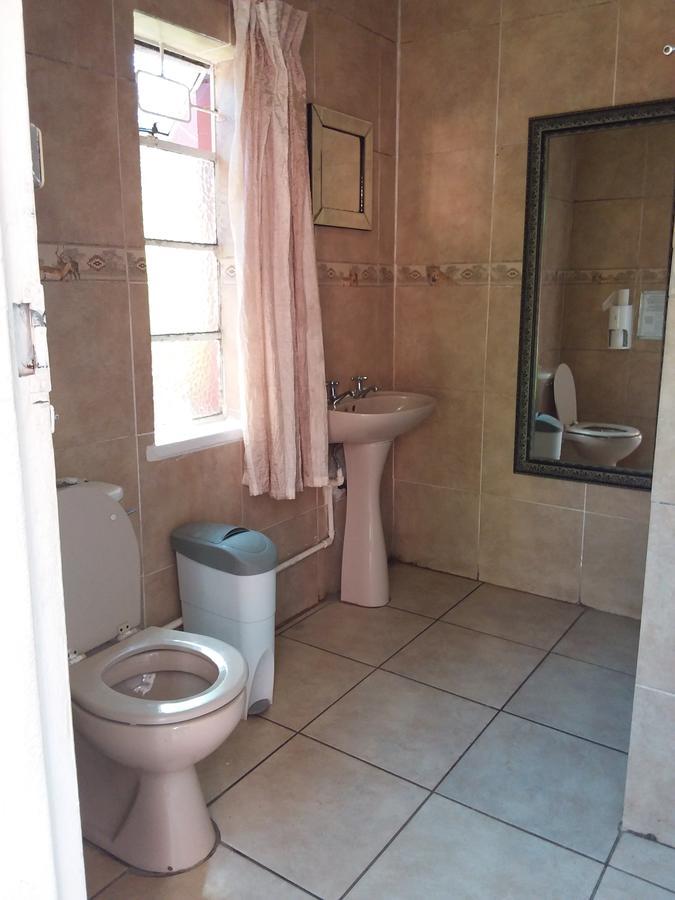 Larona Inn Mafikeng Exterior foto